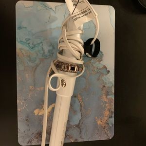 T3 CURLING IRON 1.25 INCHES